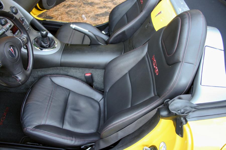Интерьер Pontiac Solstice GXP 2008 года  (фото 43 из 68)